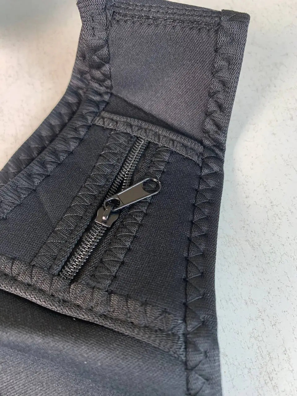 Gilet Support de téléphone pour sports unisex - سترة رياضية لحمل الهاتف لرجال و النساء