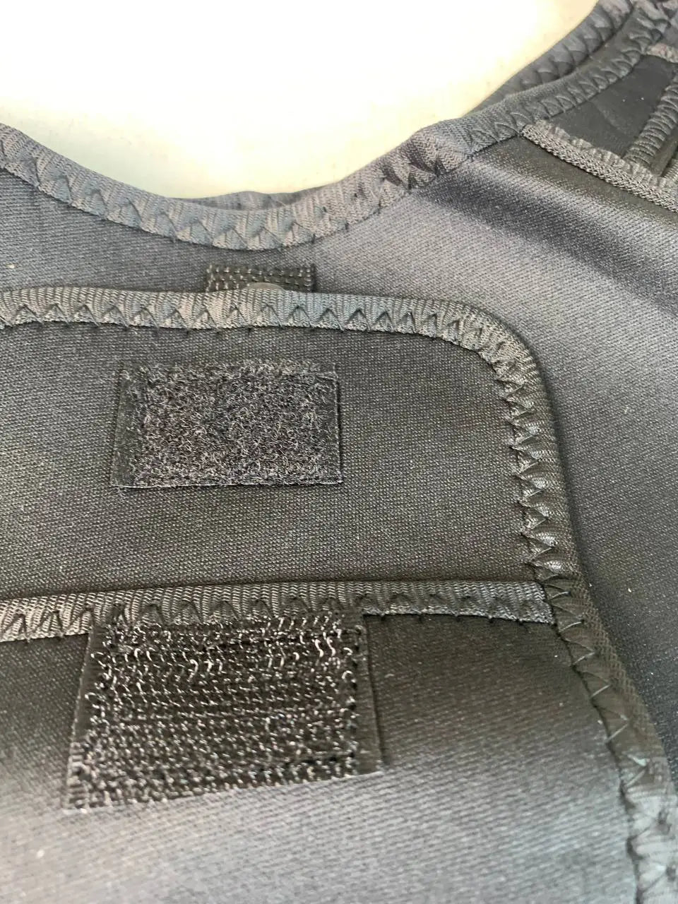 Gilet Support de téléphone pour sports unisex - سترة رياضية لحمل الهاتف لرجال و النساء